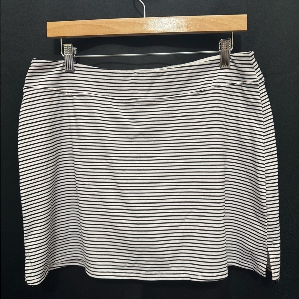 White Sport Skort With Black Stripes Size L